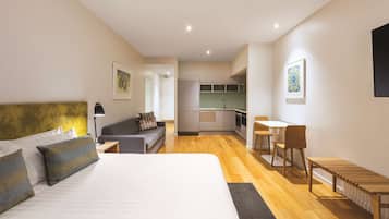 1 Bedroom Apartment | 3 bedrooms, minibar, in-room safe, desk