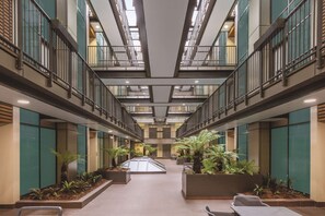 Lobby - Adina Apartment Hotel Auckland Britomart (Auckland)