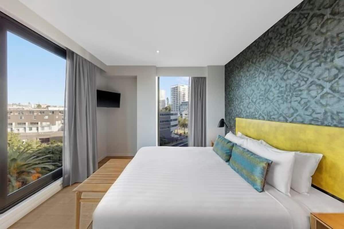 3 bedrooms, minibar, in-room safe, desk