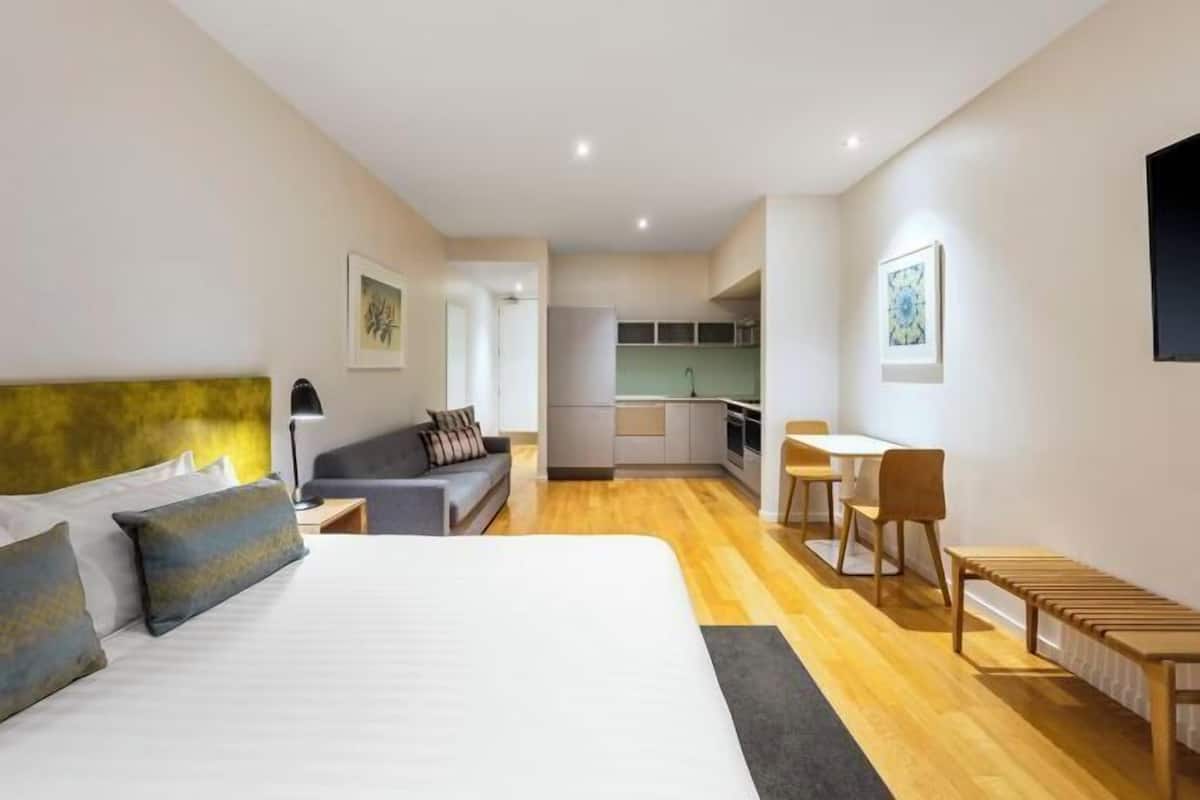 3 bedrooms, minibar, in-room safe, desk