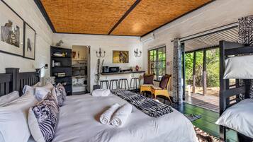 1 bedroom, Egyptian cotton sheets, premium bedding, Select Comfort beds