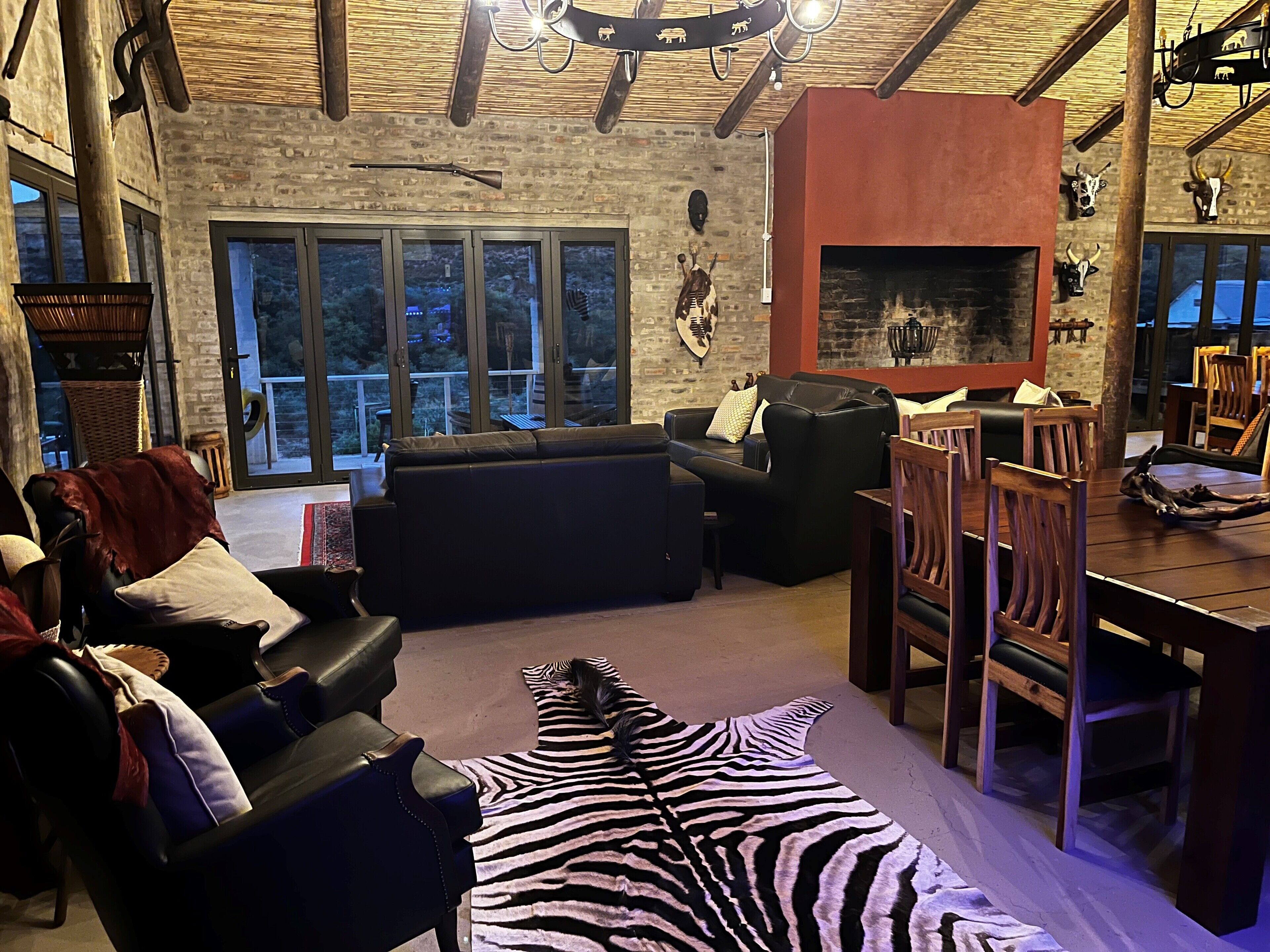 Breakfast and dinner served, local and international cuisine