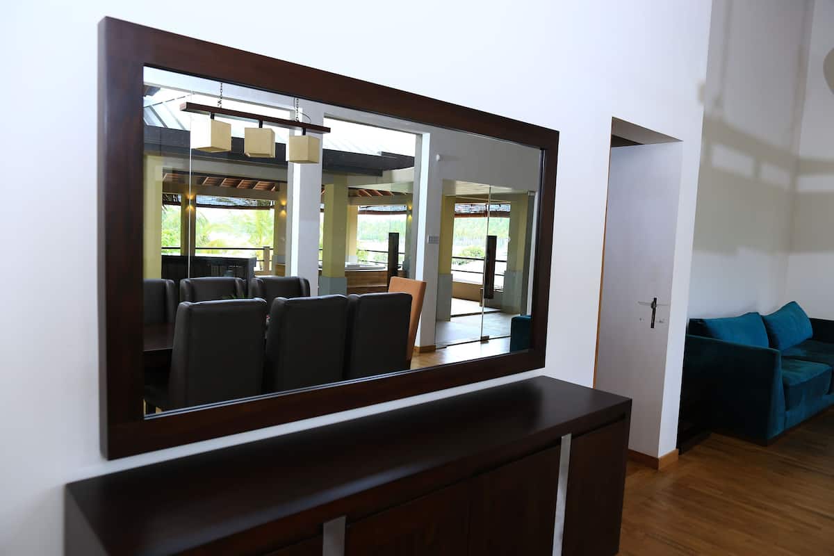 executive suite | minibar, in-room safe, desk, soundproofing