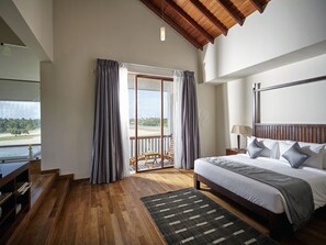 주니어 스위트, 침실 1개, 강 전망 | 미니바, 객실 내 금고, 책상, 방음 설비