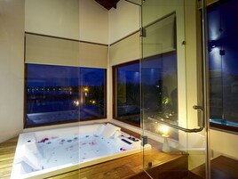 Junior Suite, 1 Bedroom, River View | Indoor spa tub