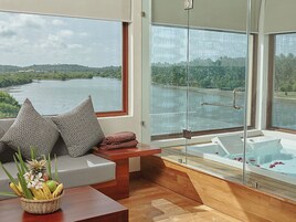 Minibar, in-room safe, desk, soundproofing