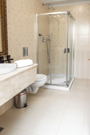 Standard Double Room, City View | Premium bedding, minibar, in-room safe, individually decorated - Villa Boutique Lafayette (Bucharest)