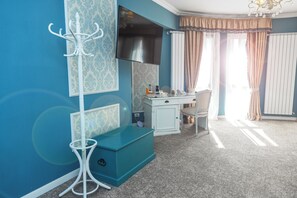 Phòng Suite Junior, quang cảnh thành phố | Bộ đồ giường cao cấp, minibar, két bảo mật tại phòng 