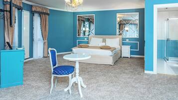 Ropa de cama de alta calidad y minibar