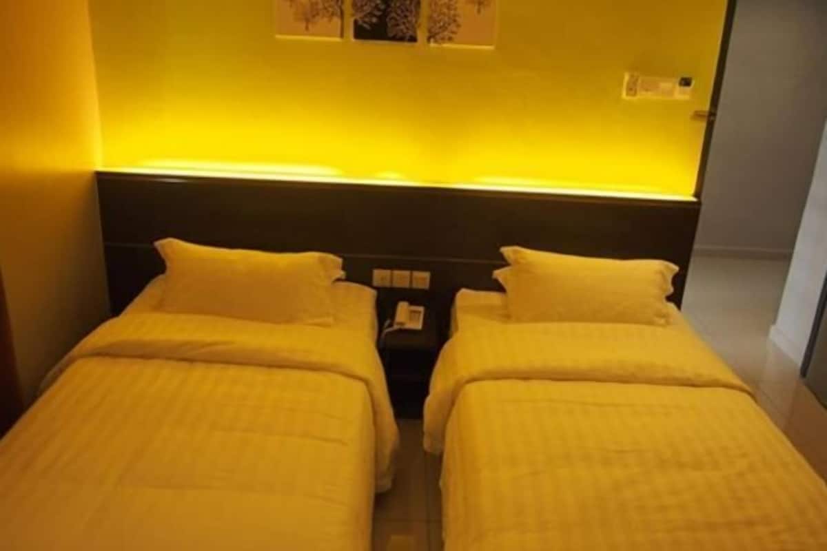 Desk, iron/ironing board, rollaway beds, free WiFi