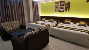 Habitación familiar (Superior) | Escritorio, tabla de planchar con plancha, camas extra y wifi gratis