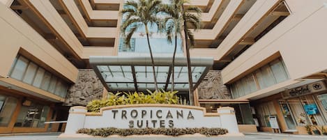 Vista frontal de la propiedad