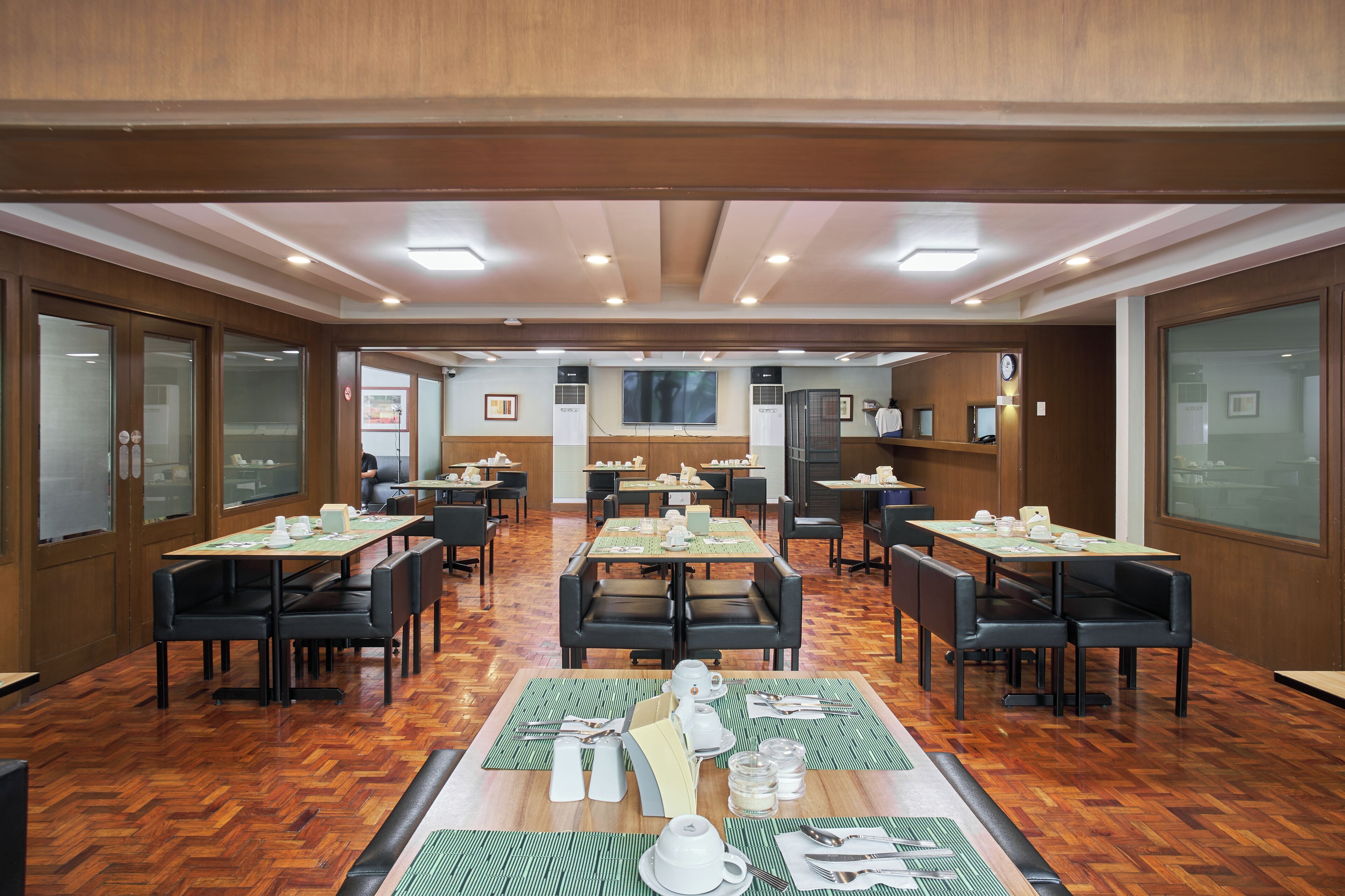 daily cooked-to-order breakfast (php 600 per person)