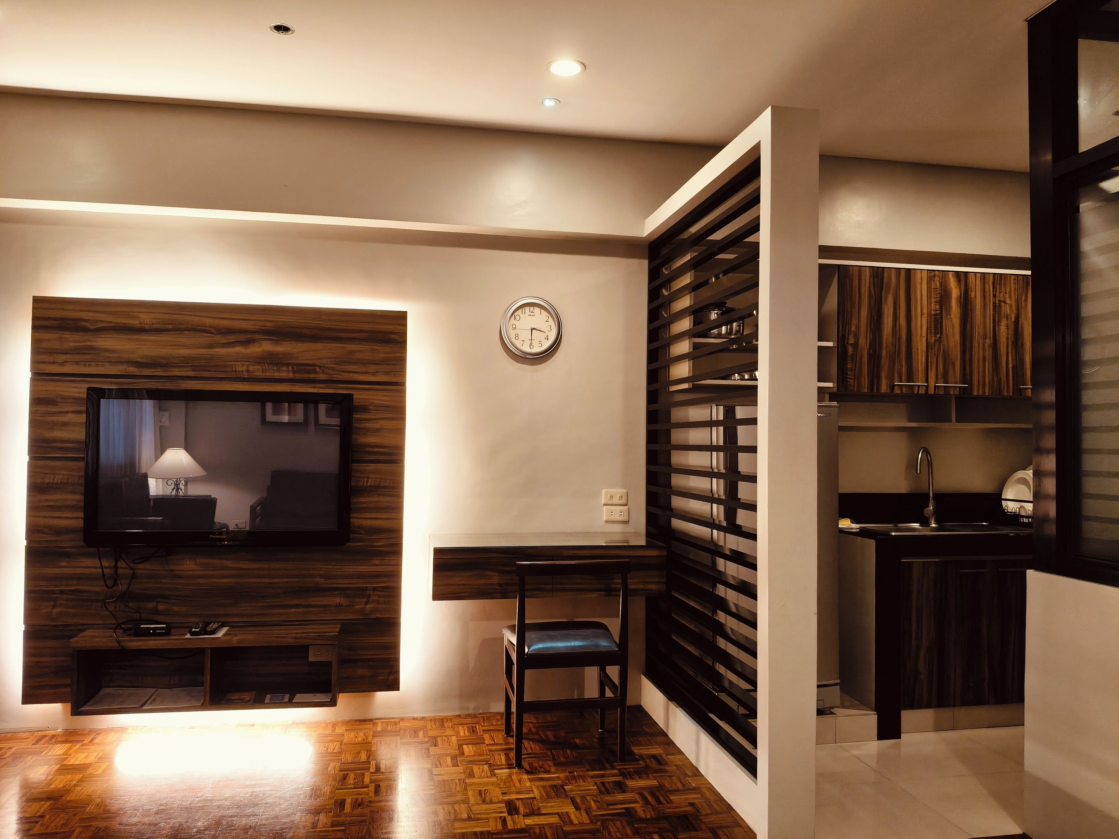 One Bedroom Premier Suite | Television