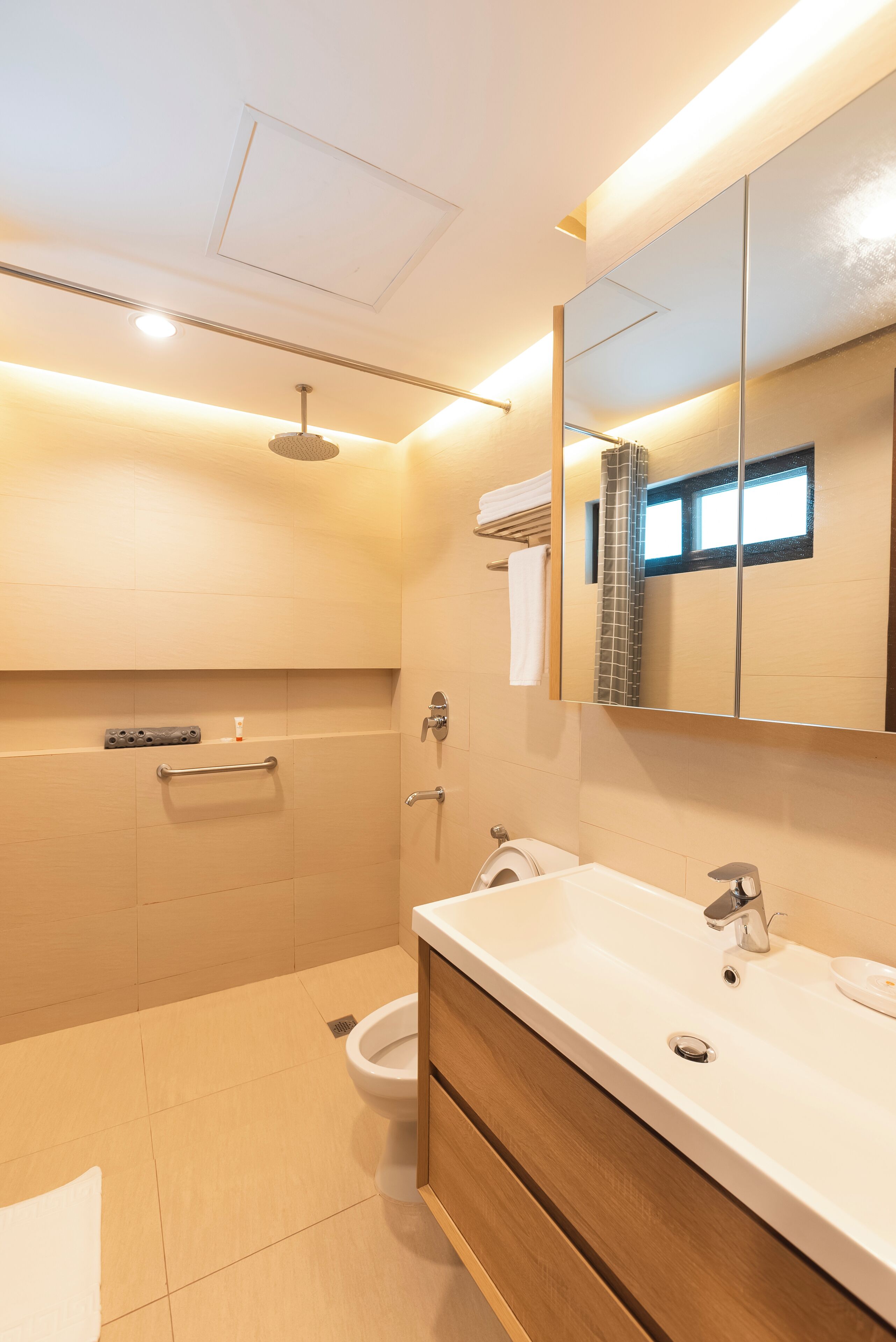 two bedroom premiere suite | bathroom | shower, rainfall showerhead, towels