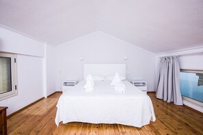 Cortinas blackout, tabla de planchar con plancha y cunas gratuitas