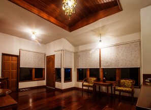 Family Suite | Living room | 32-inch TV with cable channels - Sasidara Resort Nan (Nan)