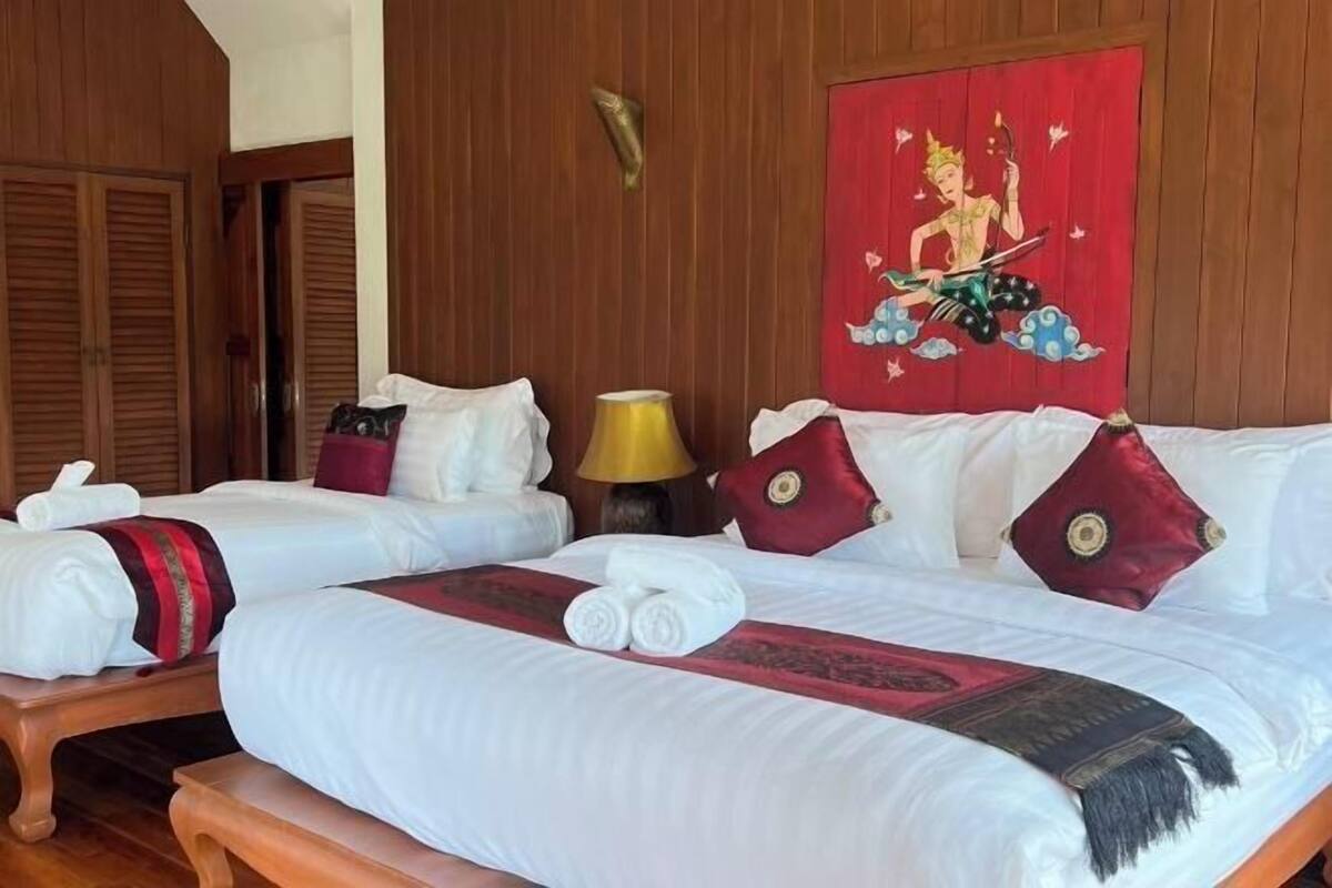 Soundproofing, free WiFi, bed sheets