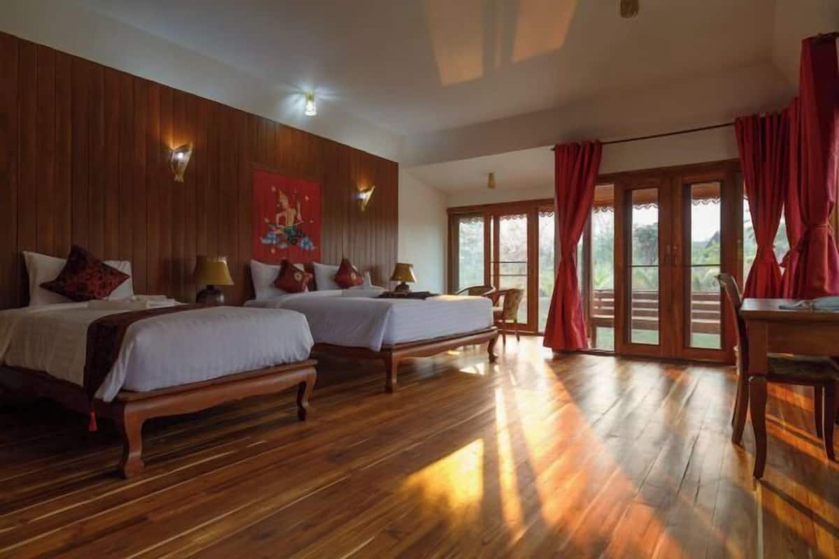 Soundproofing, free WiFi, bed sheets