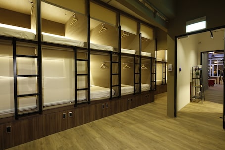 Premium bedding, in-room safe, desk, iron/ironing board