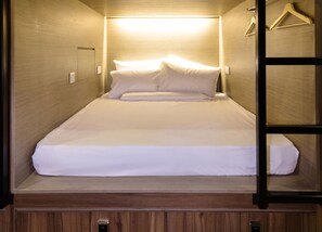 Premium bedding, in-room safe, desk, iron/ironing board
