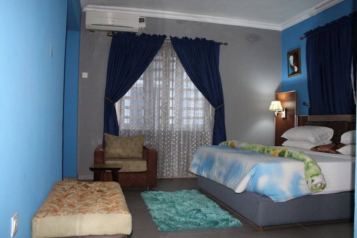 Standard Room | Premium bedding, desk, laptop workspace, blackout curtains