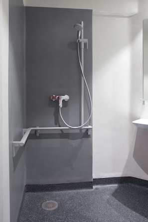 Dusche im Bad