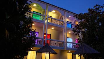 المنشأة من الخارج