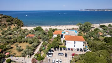 Vista frontal de la propiedad