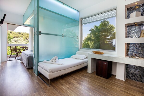 Junior Suite | Minibar, in-room safe, desk, laptop workspace - Kamari Beach Hotel (Thasos)