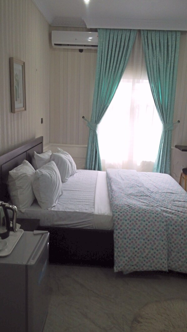 Luxury Room, City View | In-room safe, desk, blackout drapes, free WiFi