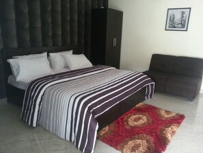 Presidential Suite | In-room safe, desk, blackout drapes, free WiFi