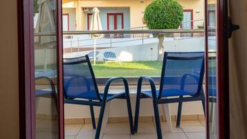 Standard Triple Room | Terrace/patio
