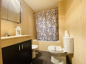 Premium Studio, 1 Bedroom | Bathroom | Combined shower/bathtub, hair dryer - Snow Comfort Edificio Monte Gorbea (Monachil)