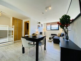 Premium Studio, 1 Bedroom | Bed sheets