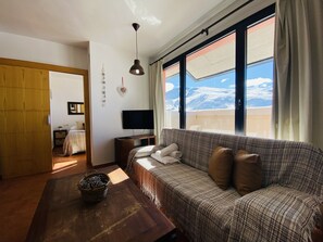 Premium Apartment, 1 Bedroom | Living area | Flat-screen TV - Snow Comfort Edificio Monte Gorbea (Monachil)