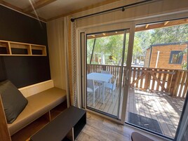 Televisión, mesa de ping pong