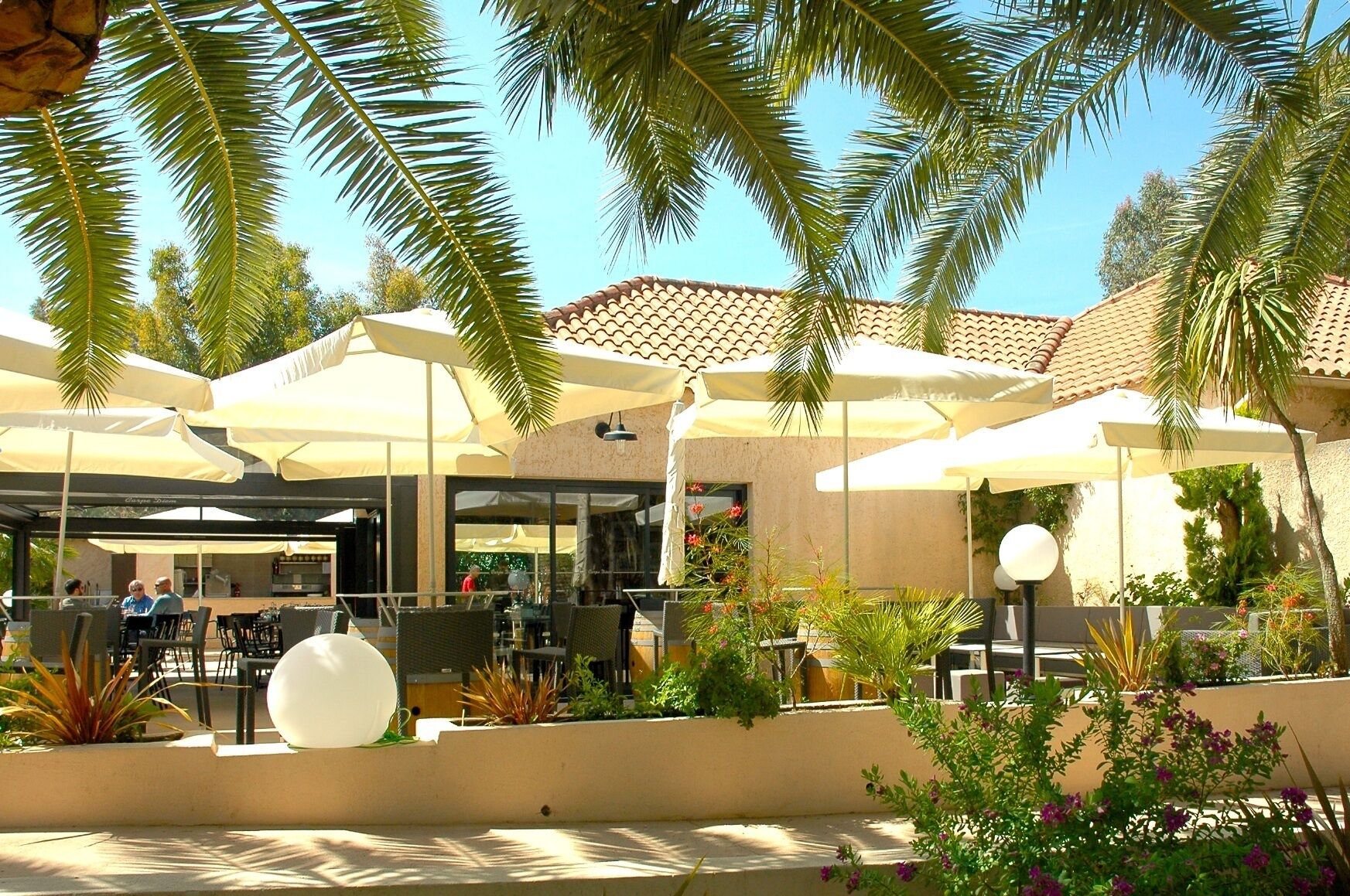 Breakfast, lunch, dinner served; French cuisine 