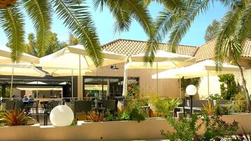 Breakfast, lunch, dinner served; French cuisine