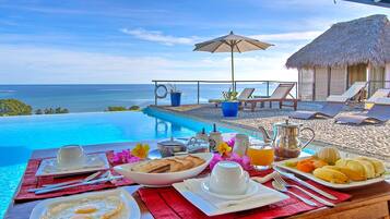 Desayuno continental (EUR 7 por persona)