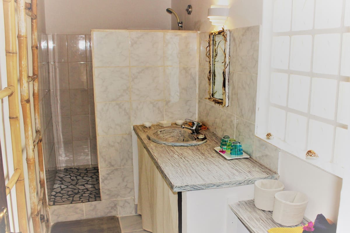 family bungalow | bathroom | shower, towels