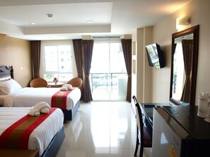 Kamar Double atau Twin Deluks | Brankas, meja kerja, dan Wi-Fi gratis