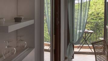 Panoramic-Doppelzimmer, 1 Queen-Bett, Balkon, Meerblick | Hochwertige Bettwaren, Daunenbettdecken, individuell dekoriert