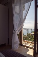 Panoramic Studio, 1 Queen Bed, Balcony, Sea View | Premium bedding, down comforters, individually decorated