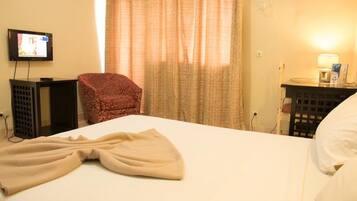 Junior Suite | Desk, blackout drapes, rollaway beds, free WiFi