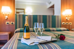 Economy Room | In-room safe, desk, WiFi (free), bed sheets