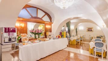 Daily buffet breakfast (EUR 8 per person)