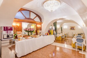 Daily buffet breakfast for a fee