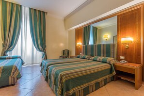 Triple Room | In-room safe, desk, free WiFi, bed sheets - Raeli Hotel Floridia (Rome)