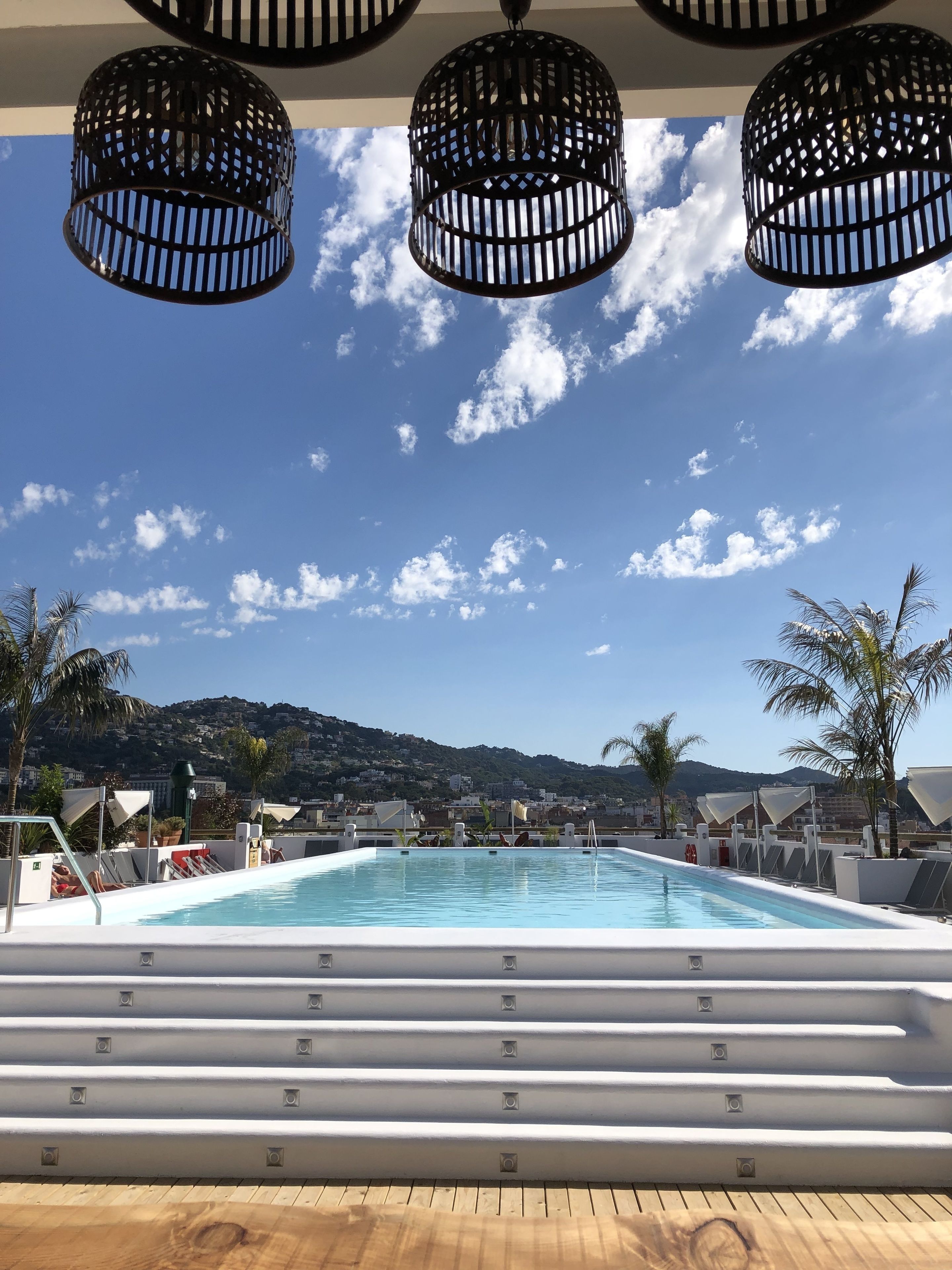 4 Außenpools, Sonnenschirme, Liegestühle